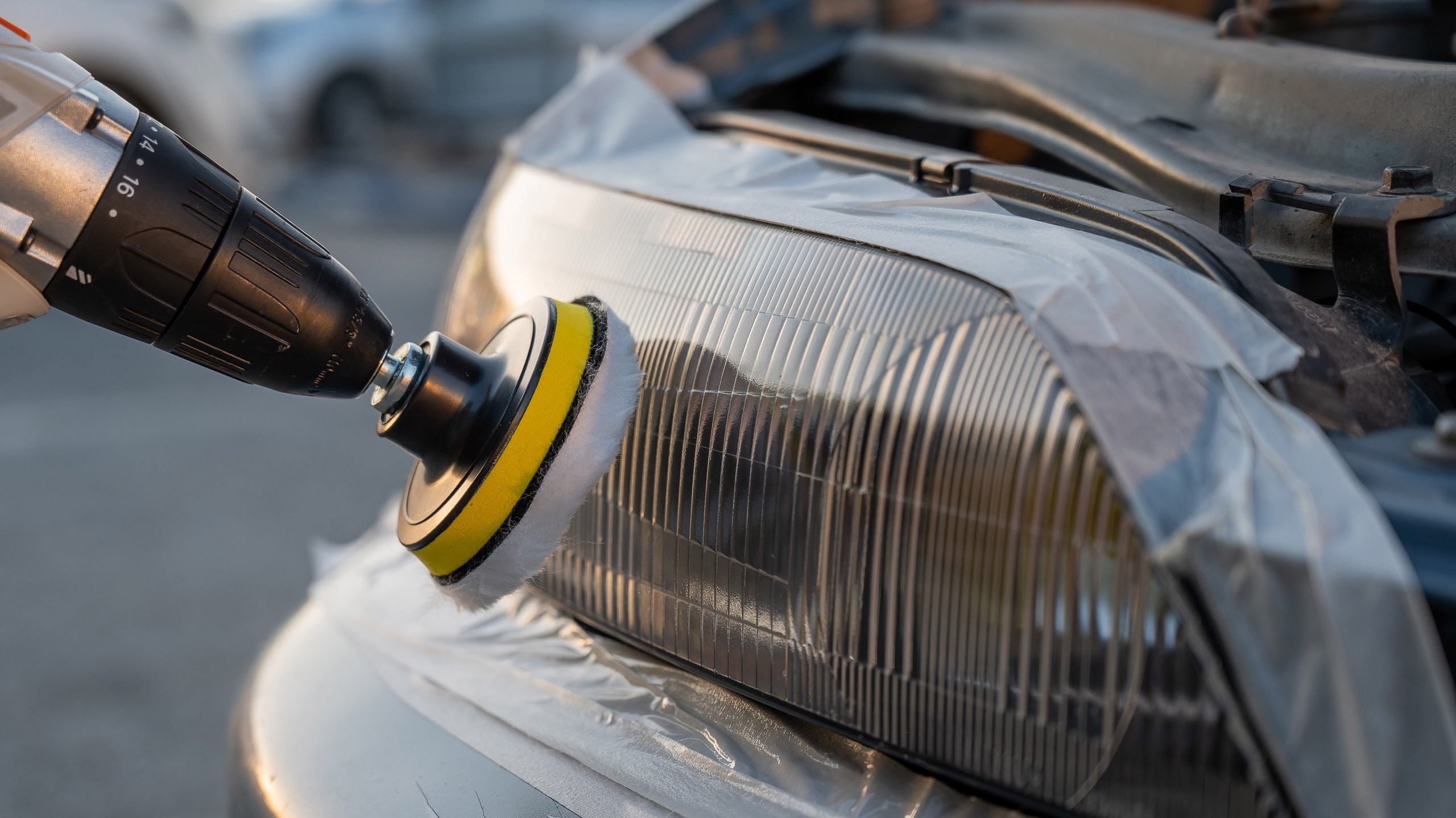 The process of polishing car headlights outdoors